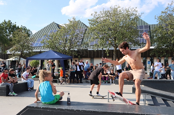 Beim Skate Rock Bash ließen coole Tricks wie dieser das Publikum jubeln. © Beatrix Achinger, i.A.d. Stadt Marburg