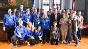 Oberbürgermeister und Sportdezernent Dr. Thomas Spies (vorne 3. v. r.) ehrte das Handicap-Team des BC Marburg sowie sieben Sportlerinnen und Sportler des Kerstin Heims für ihre Erfolge bei den diesjährigen Special Olympics in Hannover.