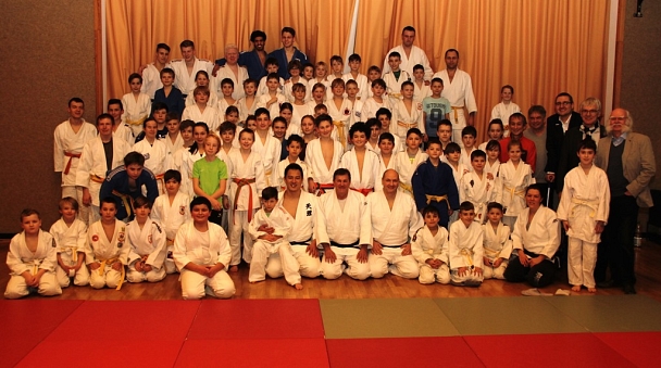 Gruppenbild mit Judo-Weltmeister Takamaso Anai © Foto Stadt Marburg, i.A. Heiko Krause