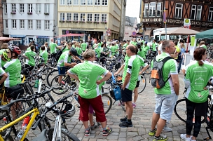 Sammeln auf dem Marktplatz für die Radtour © Universitätsstadt Marburg